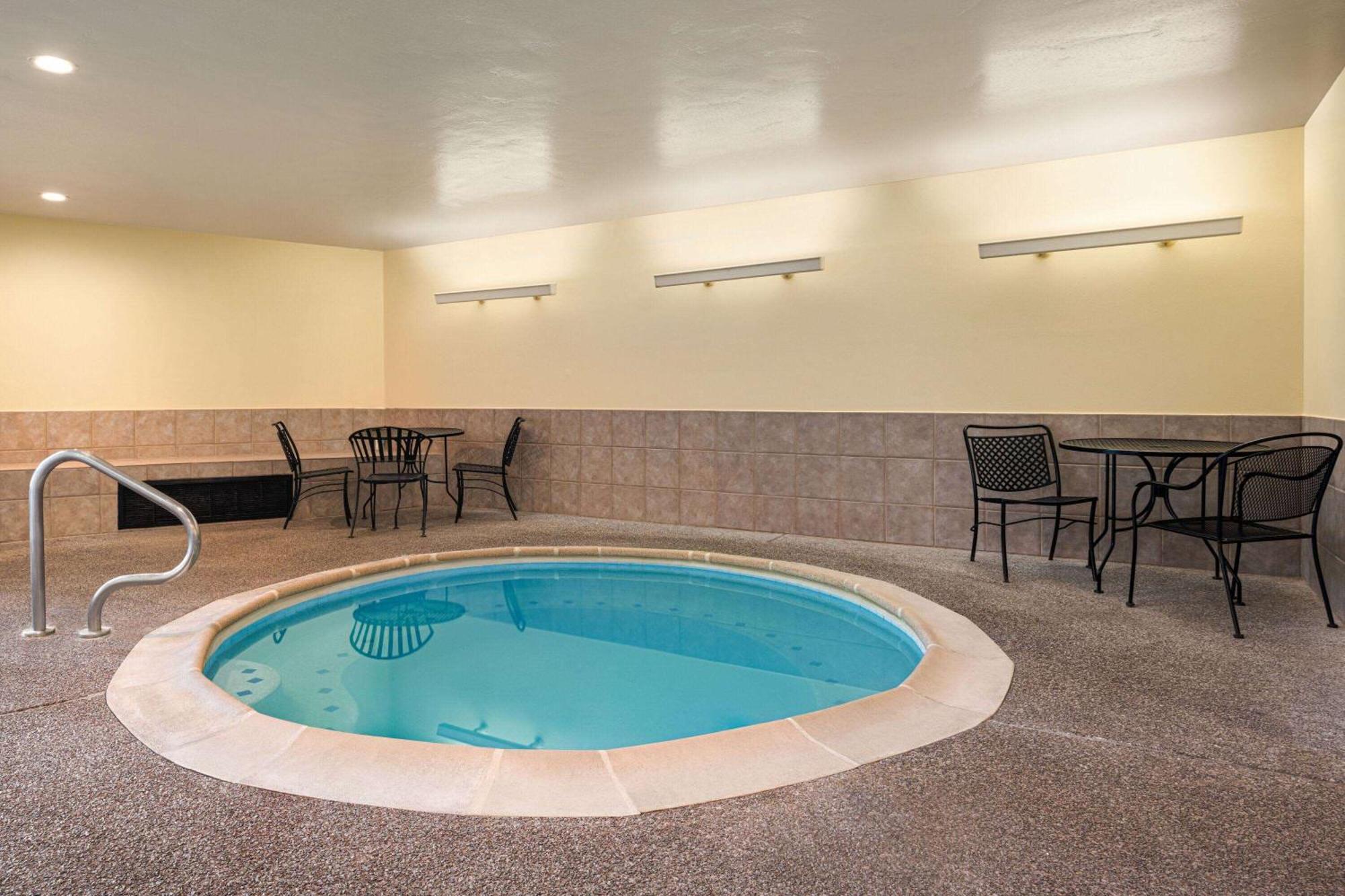 Days Inn By Wyndham Carbondale Kültér fotó